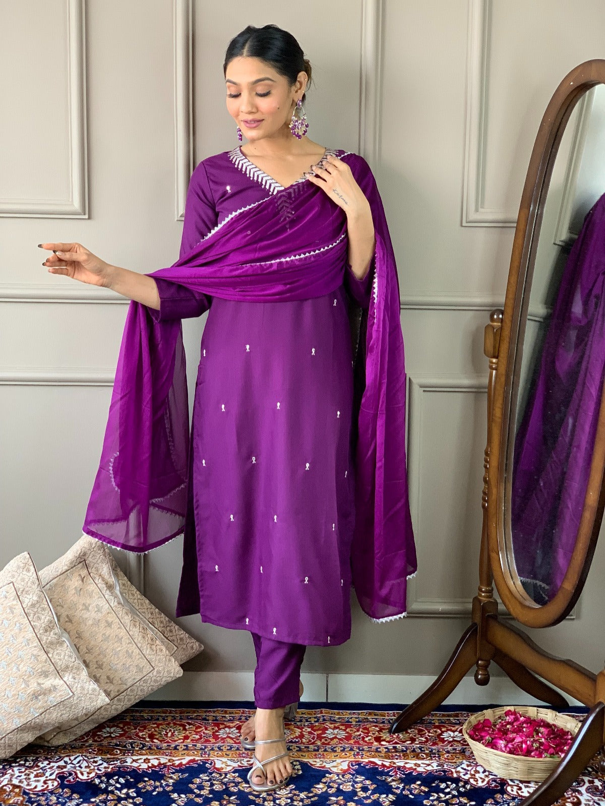 Women Embroidered Rayon Slub kurta set