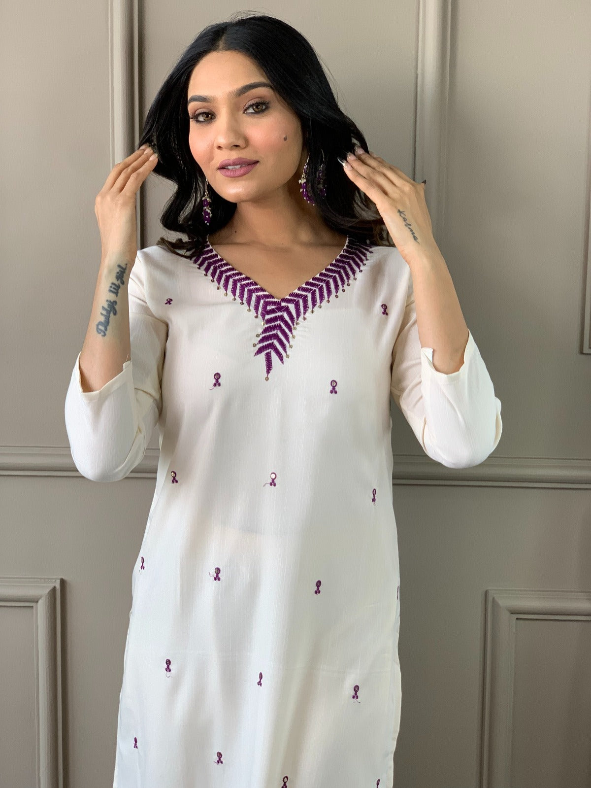 Women Embroidered Rayon Slub kurta set